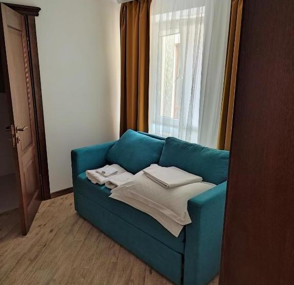 اتاق استاندارد سه نفره, готель ресторан олеся