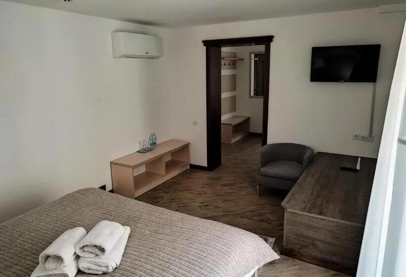 Standard Kolmen Hengen Huone, готель ресторан олеся