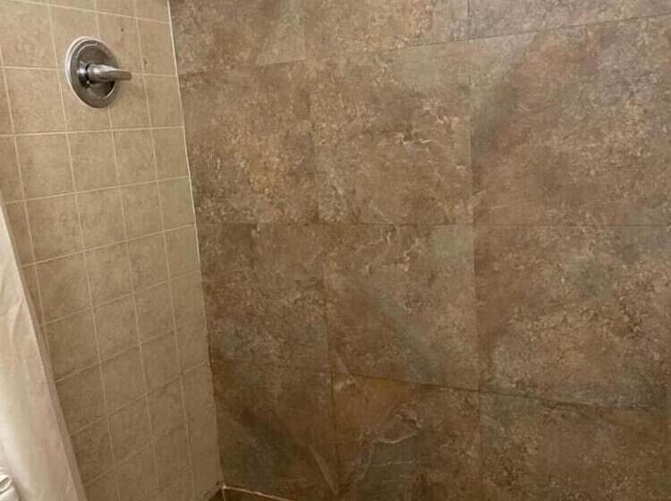 غرفة قياسية فردية, Budget Inn