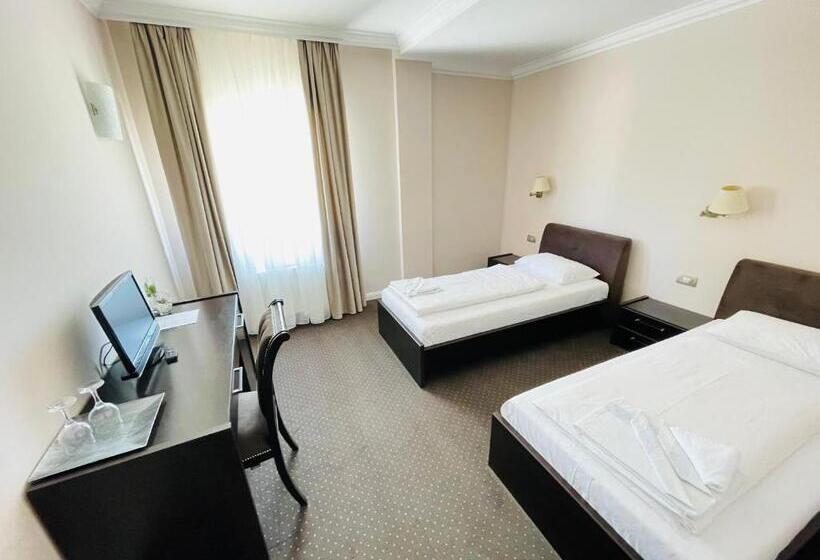 标准间, Opal Zalau