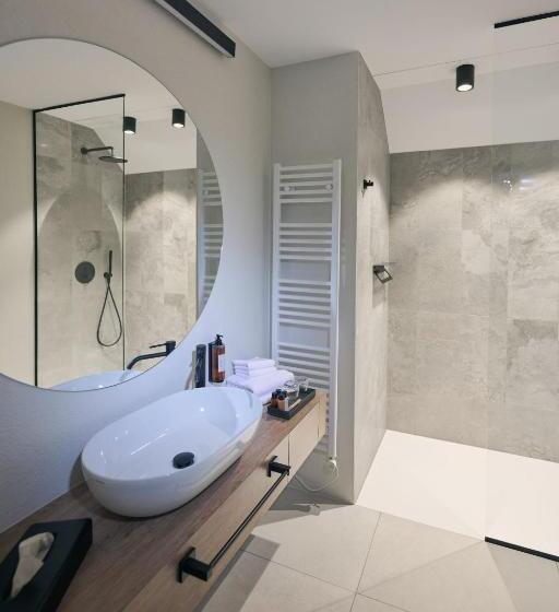 اتاق استاندارد با چشم‌انداز کوهستان, Triangel Boutique