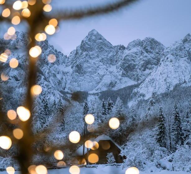 اتاق استاندارد با چشم‌انداز کوهستان, Triangel Boutique