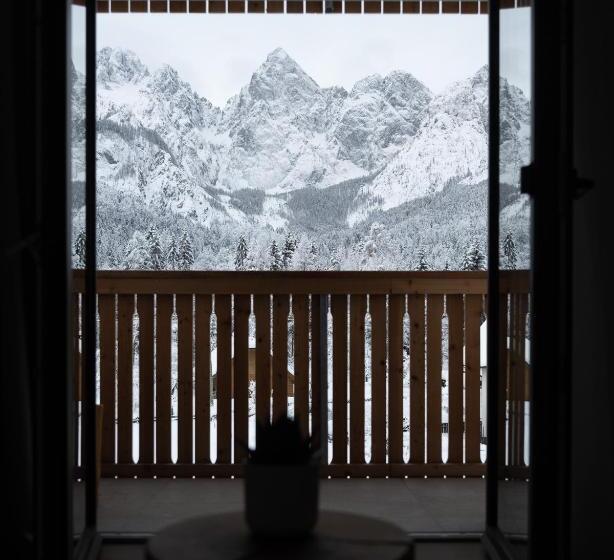 اتاق استاندارد با چشم‌انداز کوهستان, Triangel Boutique