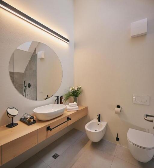 آپارتمان 2 خوابه, Triangel Boutique