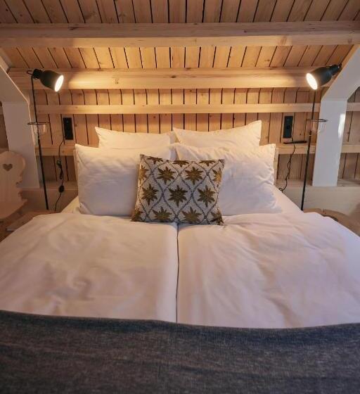 آپارتمان 2 خوابه, Triangel Boutique