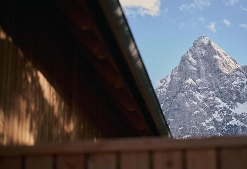 استودیو استاندارد با تراس, Triangel Boutique