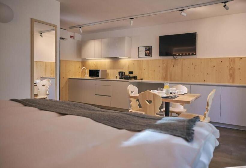 استودیو استاندارد با تراس, Triangel Boutique