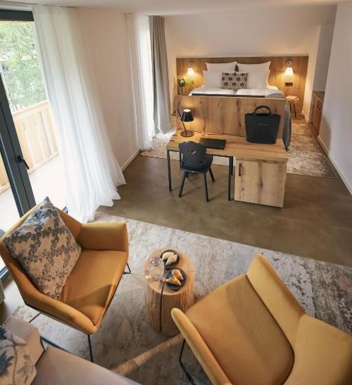 اتاق سوپریور با چشم‌انداز کوهستان, Triangel Boutique