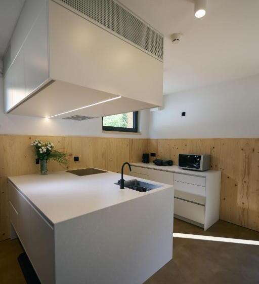 آپارتمان 2 خوابه, Triangel Boutique