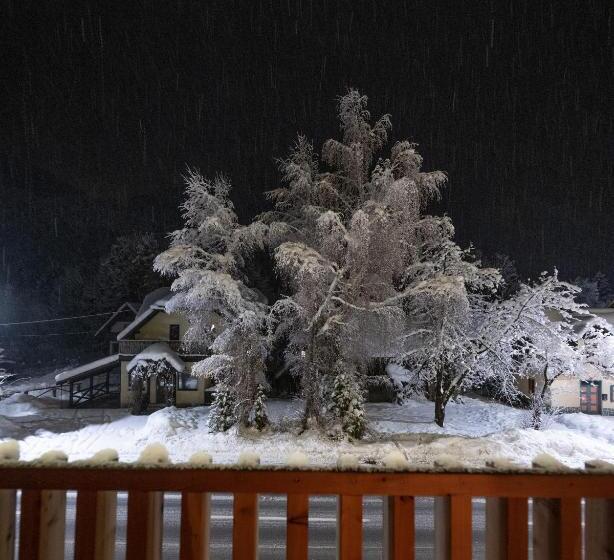 آپارتمان 2 خوابه, Triangel Boutique