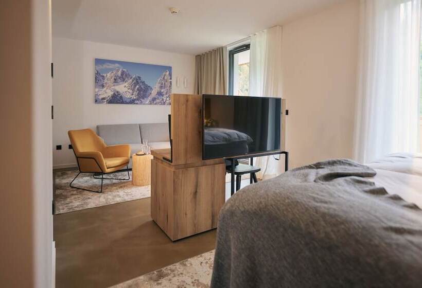 اتاق استاندارد با چشم‌انداز کوهستان, Triangel Boutique