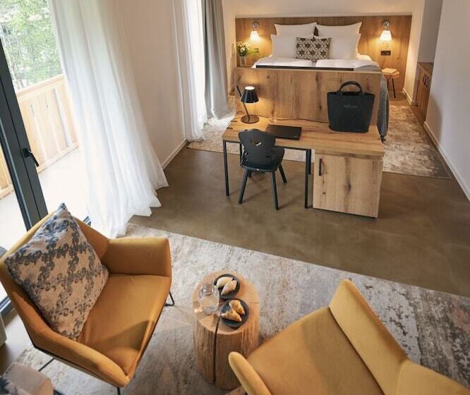 اتاق سوپریور با چشم‌انداز کوهستان, Triangel Boutique