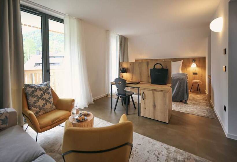 اتاق سوپریور با چشم‌انداز کوهستان, Triangel Boutique