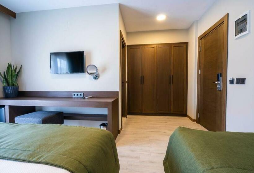 اتاق استاندارد سه تخته با بالکن, West House Exclusive