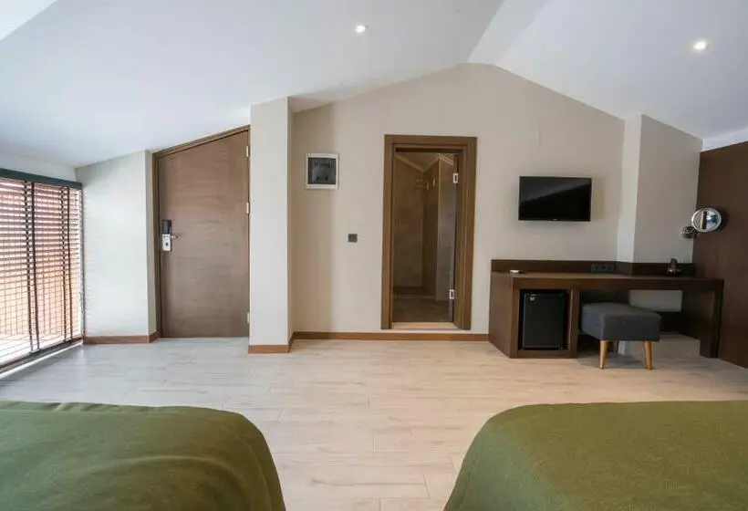 اتاق سه نفره دلوکس با چشم‌انداز دریا, West House Exclusive