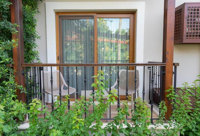 اتاق استاندارد سه تخته با بالکن, West House Exclusive