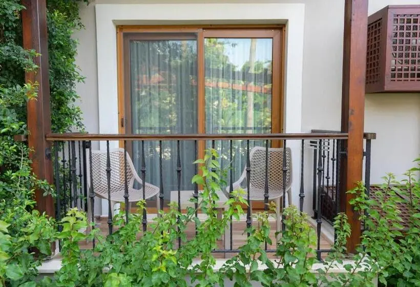 اتاق استاندارد سه تخته با بالکن, West House Exclusive