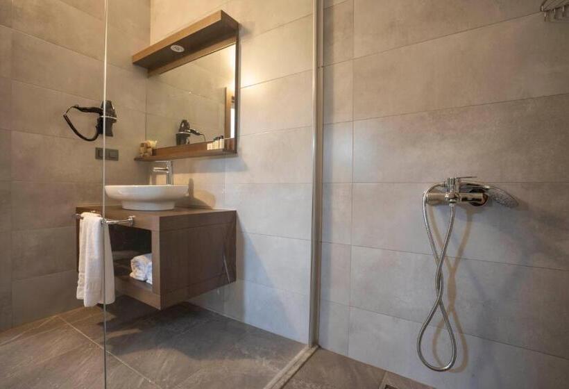 اتاق سه نفره دلوکس با چشمانداز دریا, West House Exclusive