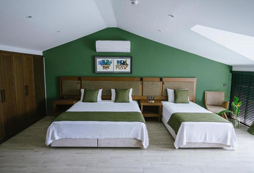 اتاق سه نفره دلوکس با چشمانداز دریا, West House Exclusive