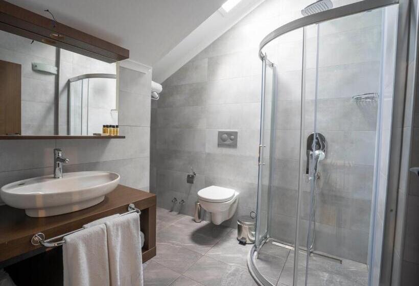 سوییت با چشمانداز دریا, West House Exclusive