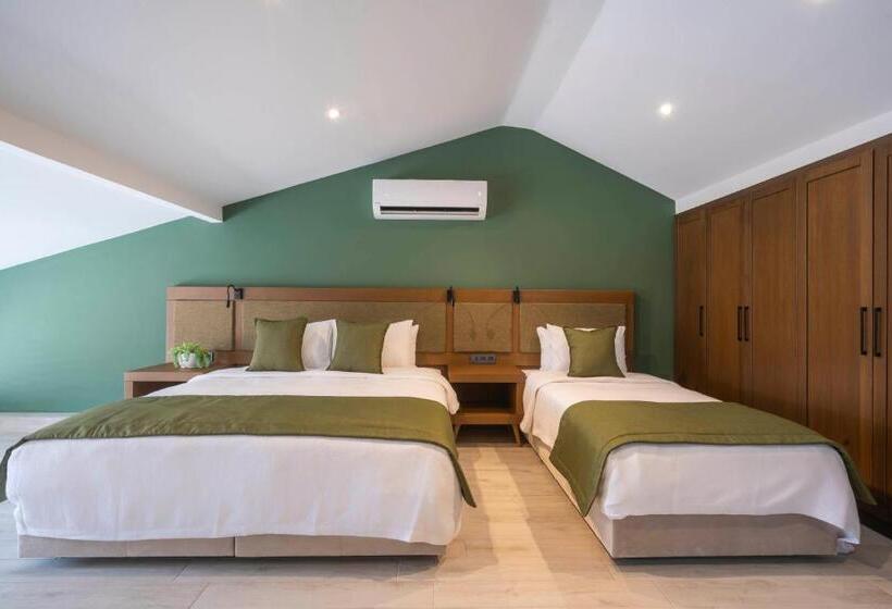 سوییت با چشمانداز دریا, West House Exclusive