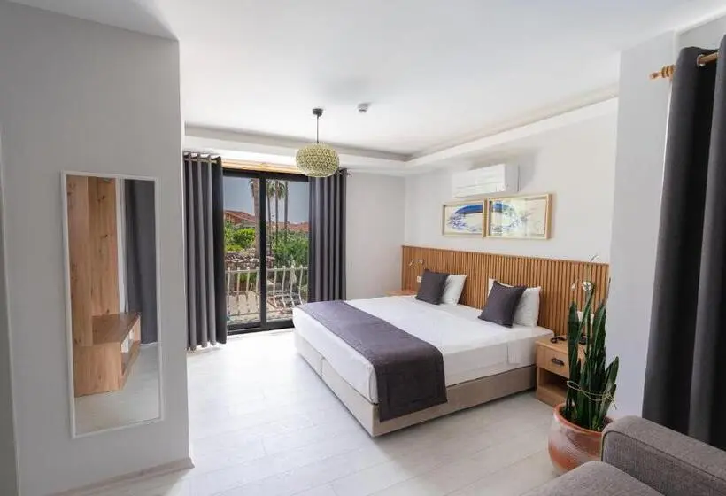 اتاق استاندارد با چشم‌انداز استخر, West House Exclusive