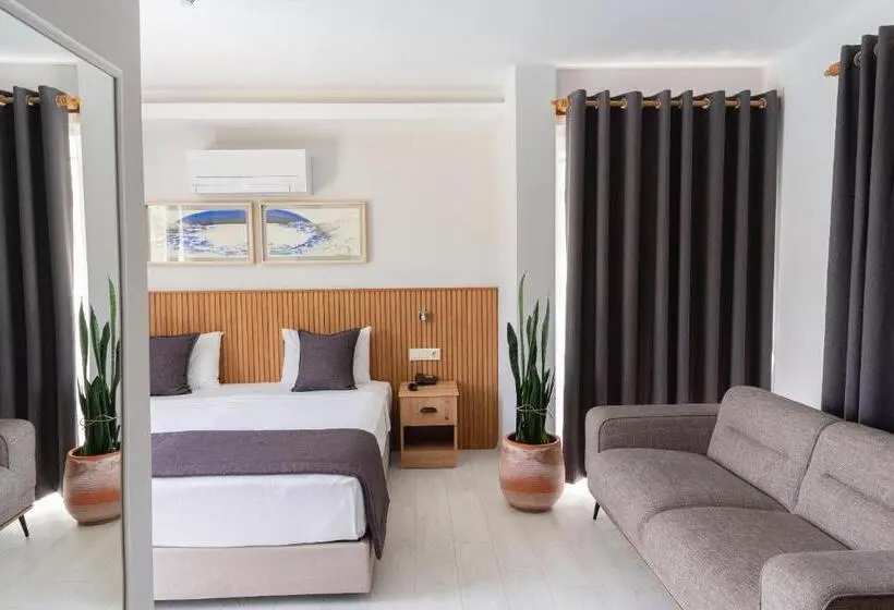 اتاق استاندارد با چشم‌انداز استخر, West House Exclusive