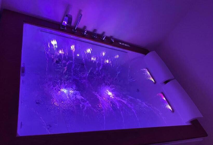 带按摩浴盆的套房, A Mare Exclusive Rooms & Suites