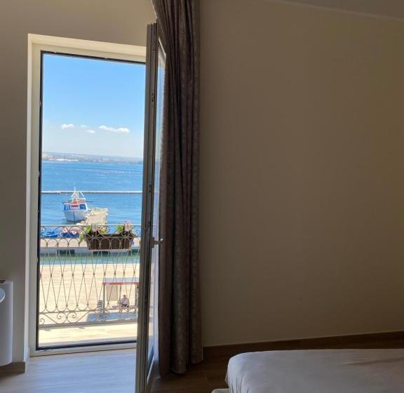 带按摩浴盆的套房, A Mare Exclusive Rooms & Suites