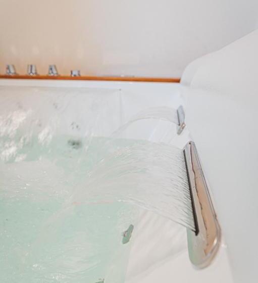 带按摩浴盆的套房, A Mare Exclusive Rooms & Suites