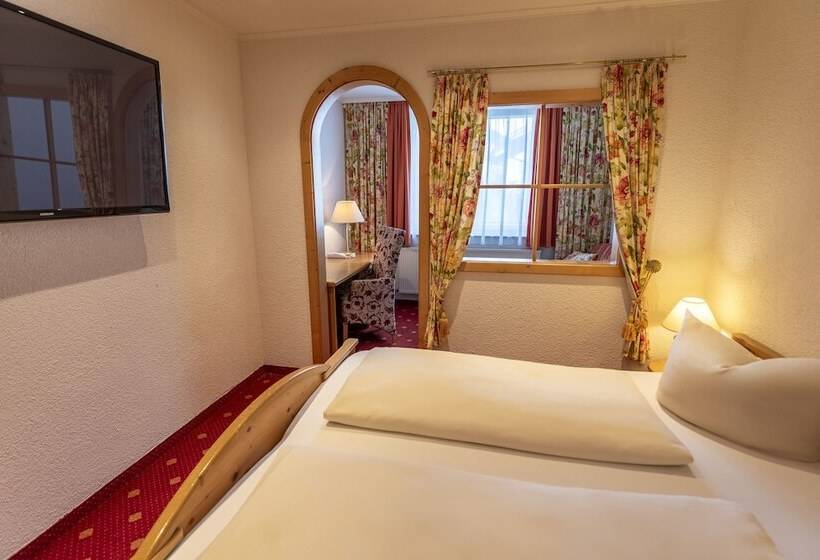 スタンダードトリプルルーム, Arnika Garni