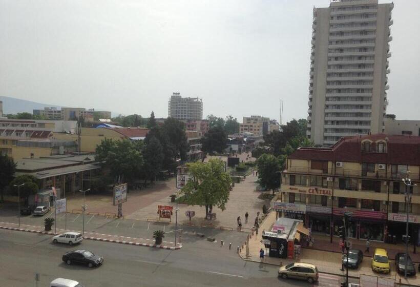 غرفة قياسية ثلاثية مزودة بشرفة, Atol