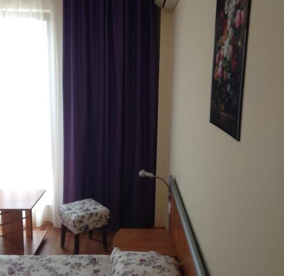 غرفة قياسية فردية مزودة بشُرفة, Atol