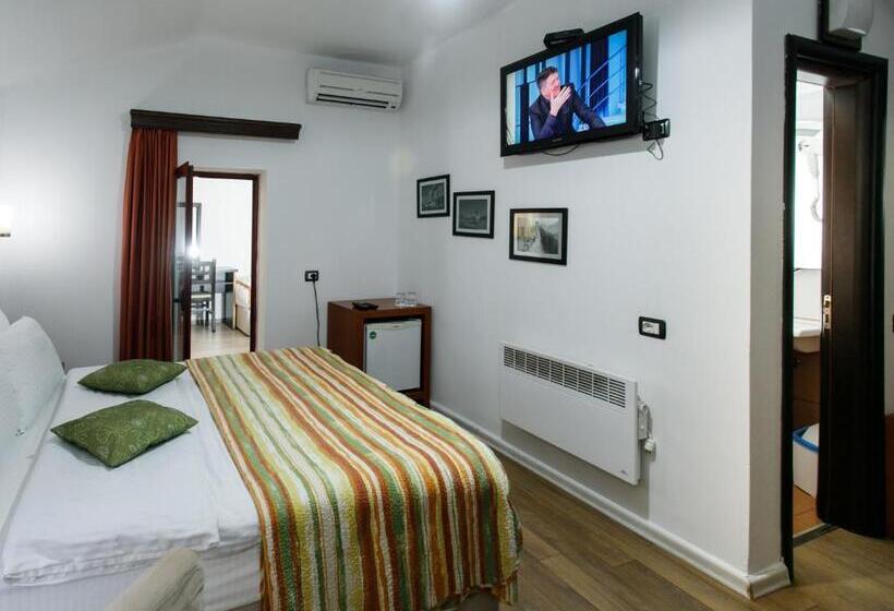 غرفة عائلية, City 5