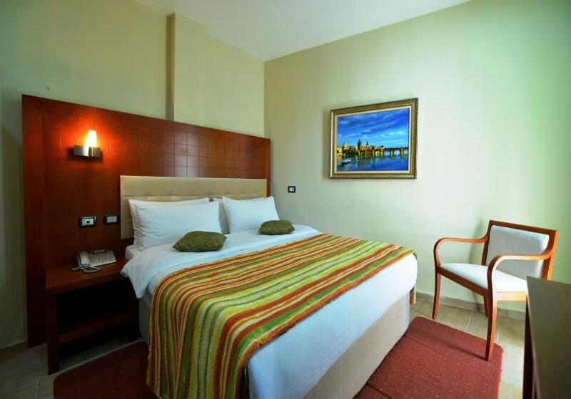 غرفة قياسية, City 5