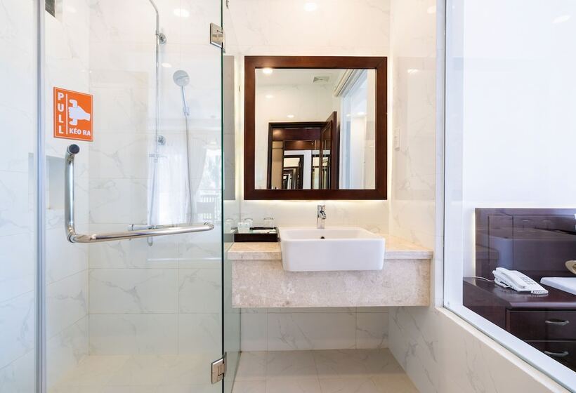 اتاق سوپریور با چشمانداز دریا, Hoang Ngoc Beach Resort