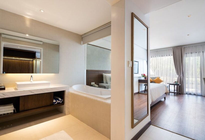 اتاق لوکس با چشمانداز دریا, Hoang Ngoc Beach Resort