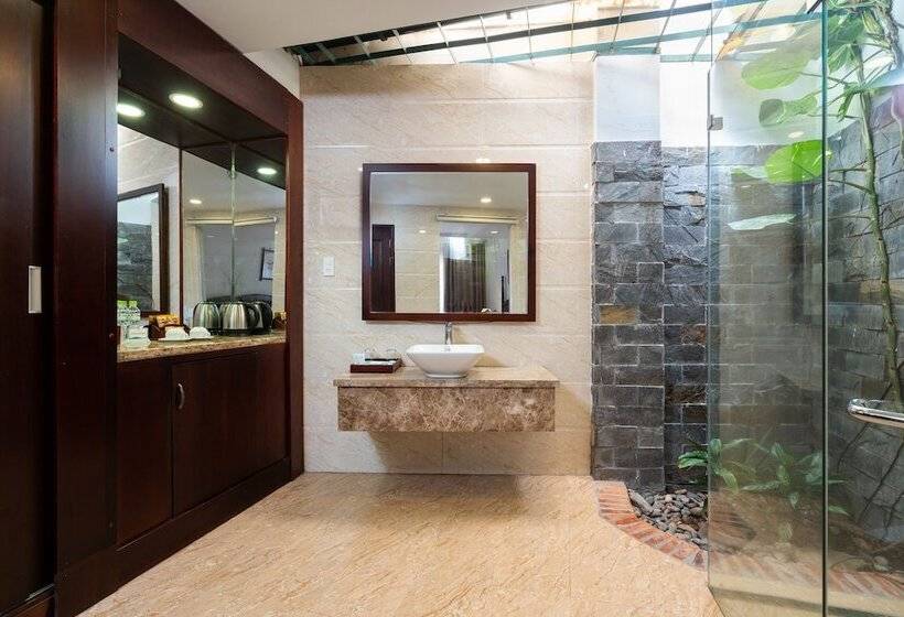 اتاق اجرایی, Hoang Ngoc Beach Resort