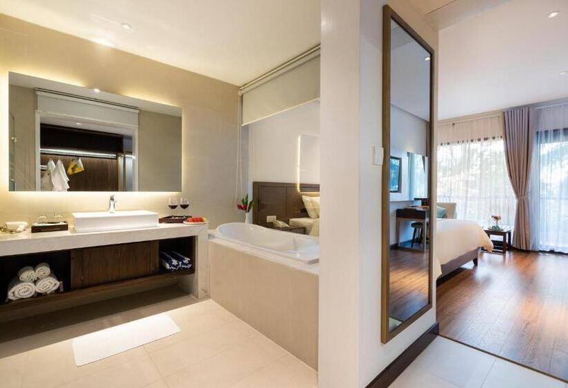 اتاق لوکس با چشمانداز باغ, Hoang Ngoc Beach Resort