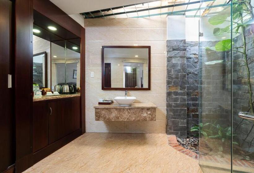 اتاق اجرایی, Hoang Ngoc Beach Resort