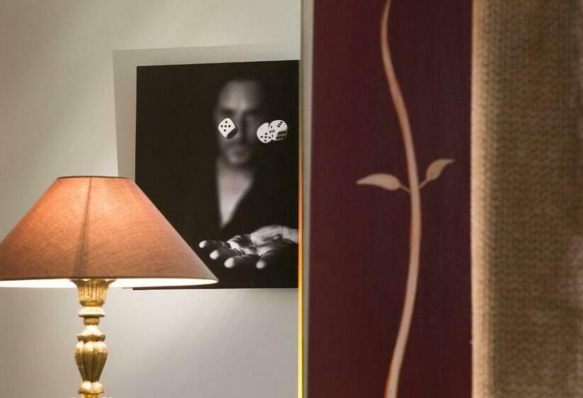 Habitación Prestige, Gabriel Paris