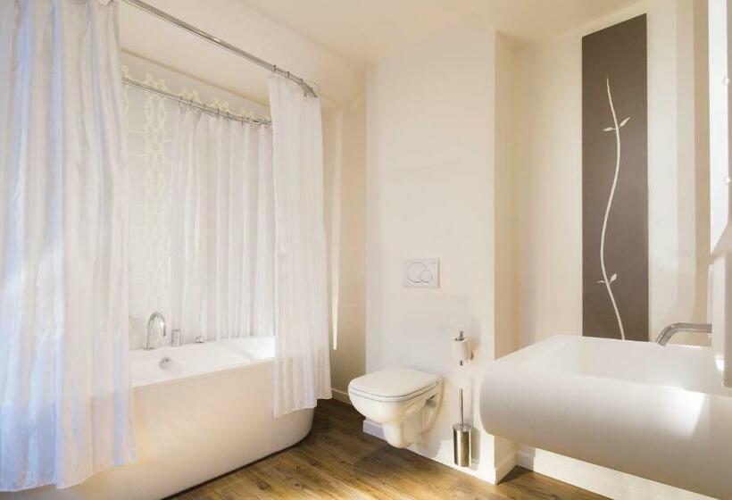 プレステージルーム, Gabriel Paris