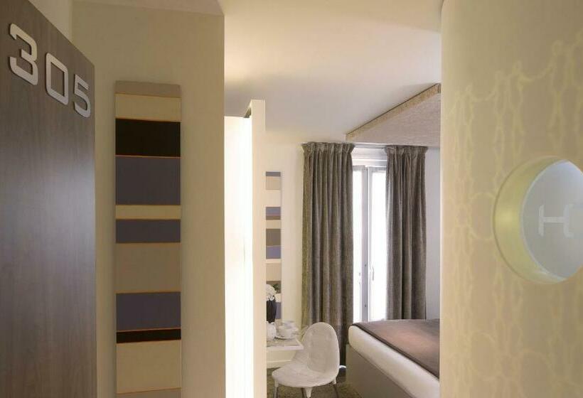 スーペリアールーム, Gabriel Paris