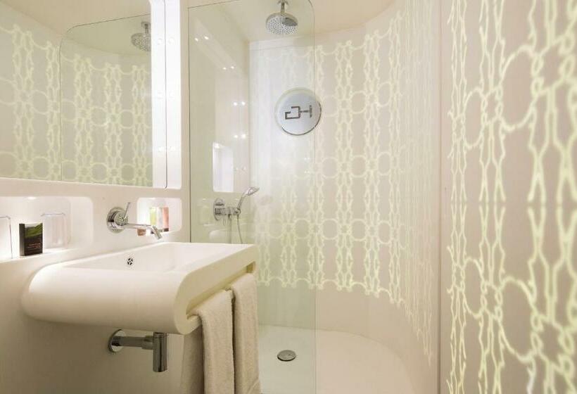 スーペリアールーム, Gabriel Paris