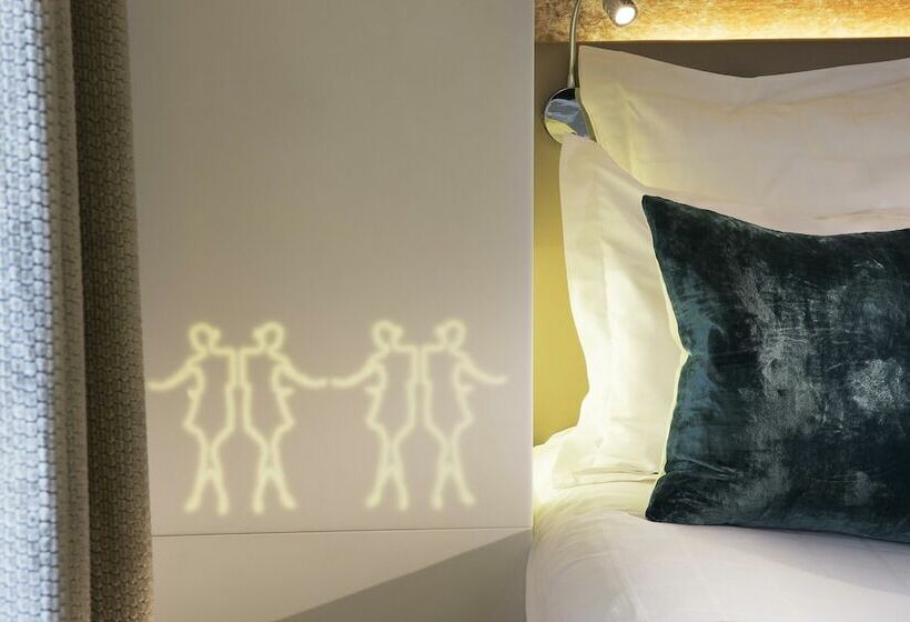 スタンダードルーム, Gabriel Paris