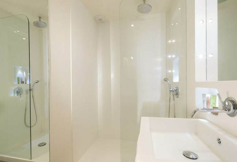 スタンダードルーム, Gabriel Paris