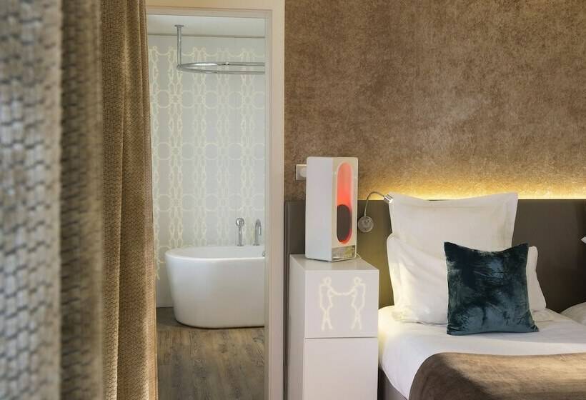 プレステージルーム, Gabriel Paris