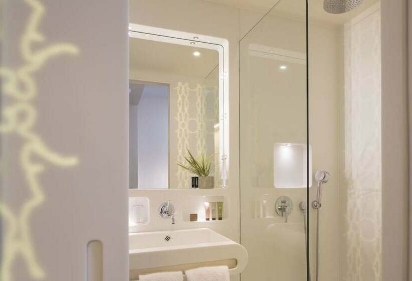 Habitación Prestige, Gabriel Paris