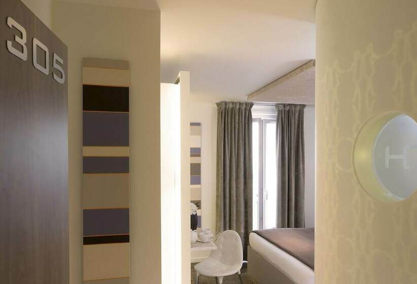 スーペリアールーム, Gabriel Paris