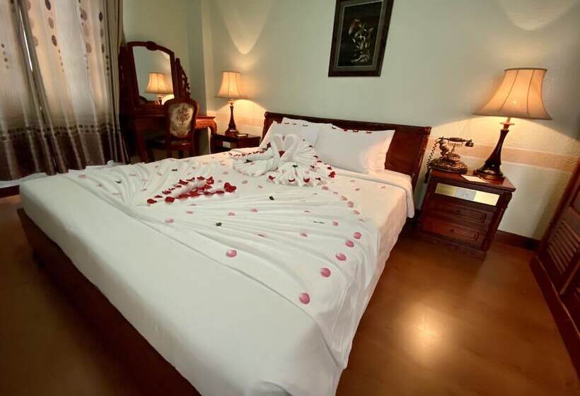 اتاق لوکس, Ninh Kieu 2